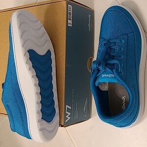 Allbirds Thrive Teal canvas pacer - size 7